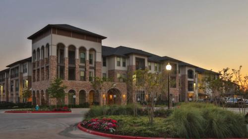 Landing at Bellrock Upper North - 1 Bedroom in Downtown Haltom City in Haltom City, USA