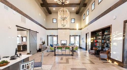 Landing at The Flats at Shadow Glen - 2 Bedrooms in Shadowglen in Manor, USA