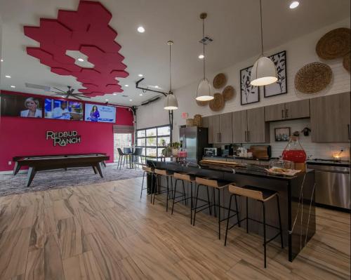 Landing at redbud ranch - 1 Bedroom in Broken Arrow in Broken Arrow, USA