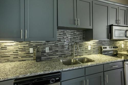 Landing at Voyager at Space Center - 1 Bedroom in East Pasadena in Houston, USA