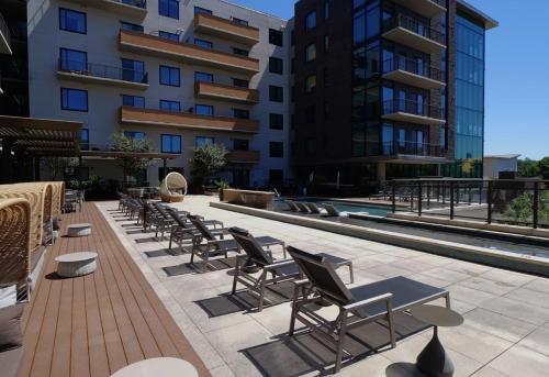 Landing at The Hayworth - 2 Bedrooms in Westside in Houston, USA