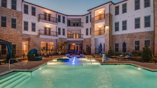 Landing at Bellrock Upper North - 1 Bedroom in Downtown Haltom City in Haltom City, USA