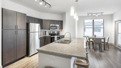 Landing at Bellrock Upper North - 1 Bedroom in Downtown Haltom City in Haltom City, USA