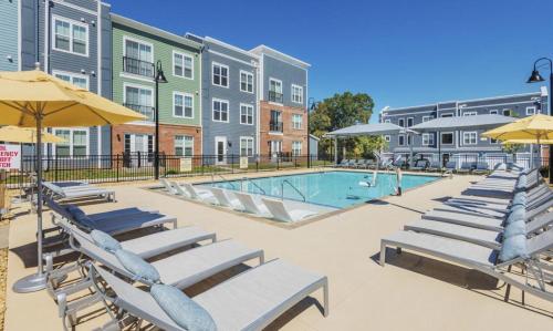 Landing at Pine 25 North End - 1 Bedroom in Tryon Hills in Charlotte, USA