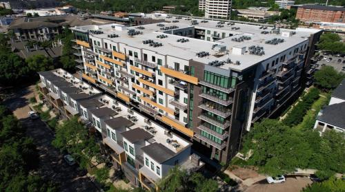 Landing at The Hayworth - 2 Bedrooms in Westside in Houston, USA