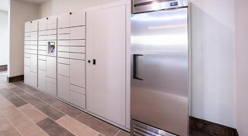 Landing at The Flats at Shadow Glen - 2 Bedrooms in Shadowglen in Manor, USA