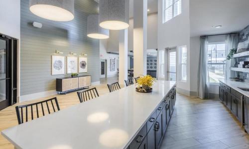 Landing at Pine 25 North End - 1 Bedroom in Tryon Hills in Charlotte, USA