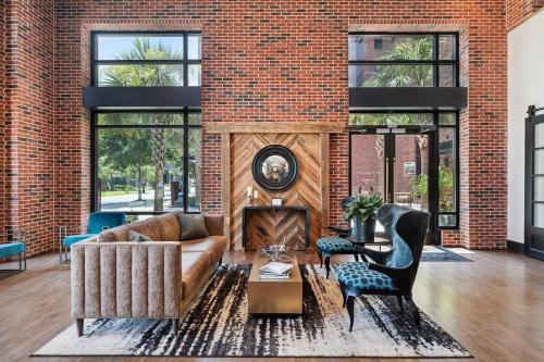 Landing at Meeting Street Lofts - 2 Bedrooms in East Central in Charleston, USA