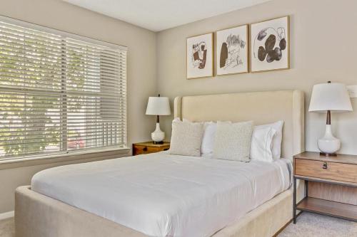 Landing at The Hub at 934 - 1 Bedroom in Riverdale in Forest Park, USA