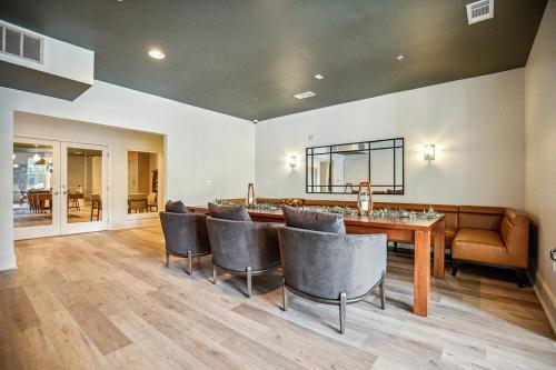 Landing at Lofts at Weston Lakeside - 2 Bedrooms in Cary in Cary, USA