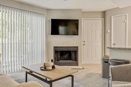 Landing at The Hub at 934 - 1 Bedroom in Riverdale in Forest Park, USA