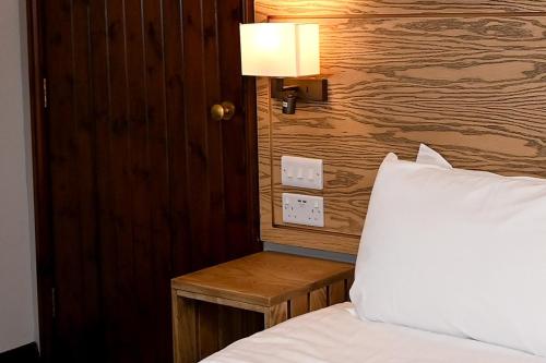 Swan Thatcham by Marston's Inns - image 12