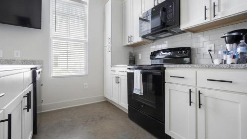 Landing at The Henry - 1 Bedroom in Northwest Charlotte in Charlotte, USA