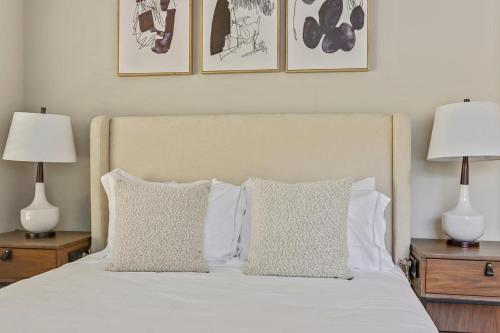 Landing at The Hub at 934 - 1 Bedroom in Riverdale in Forest Park, USA
