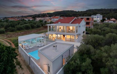 Lalic Gallery Villa - image 2