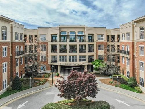 Landing at The Arboretum - 1 Bedroom in The Arboretum in Cary, USA