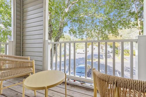 Landing at The Hub at 934 - 1 Bedroom in Riverdale in Forest Park, USA
