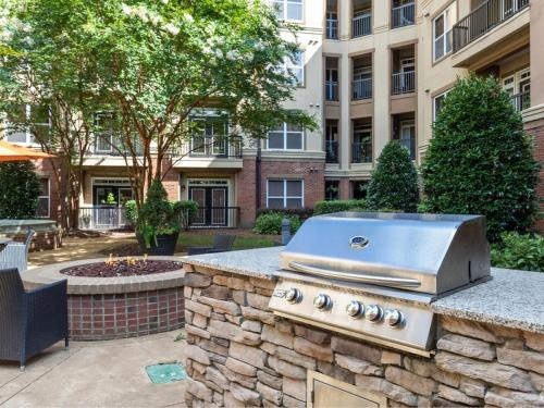Landing at The Arboretum - 2 Bedrooms in The Arboretum in Cary, USA