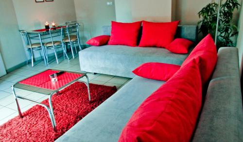 One-Bedroom Apartment with Kitchen image 7