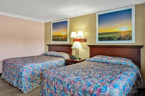 2 queen beds