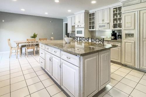 Akasa in สแตรตเฟิร์ด (CT)