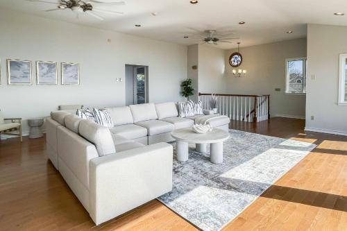 Akasa in สแตรตเฟิร์ด (CT)