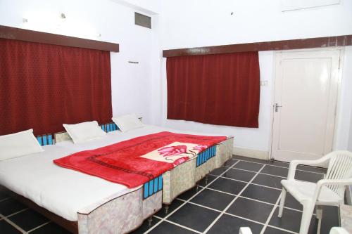 room detail thumbnail 2