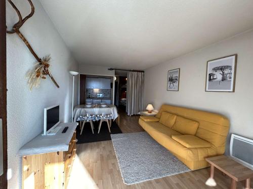 Studio montagne 4 pers. avec balcon, pistes à 100m, parking, local à skis - Montgenèvre - FR-1-330D-77 - Apartment - Montgenèvre