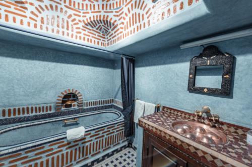 room detail thumbnail 2