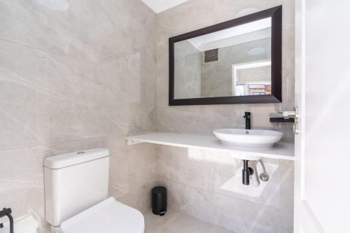 Surfside Haven 3 Bed Townhouse - image 5