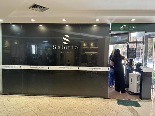 Front desk [24-hour]