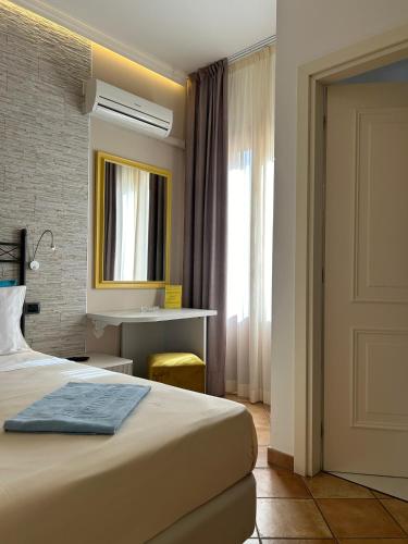 Double or Twin Room with Balcony image 2