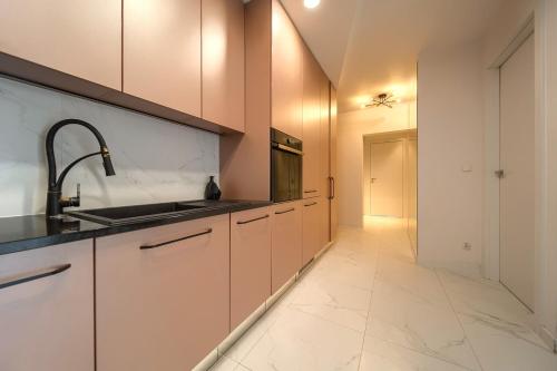 Zyndrama City Centre Deluxe Apartment by BookingHost, Breslau (Foto 5)