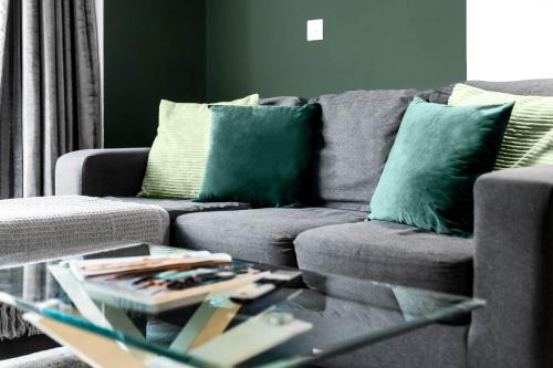 Stylish Apartment - Birmingham City Centre - Balcony - Fast WiFi - Netflix - Top Rated - 83S, Birmingham (photo 8)