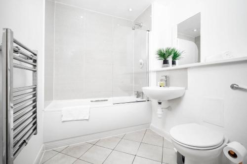 Stylish Apartment - Birmingham City Centre - Balcony - Fast WiFi - Netflix - Top Rated - 83S, Birmingham (photo 10)