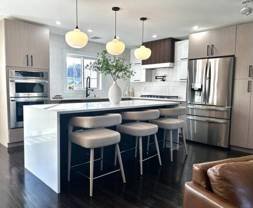 Four levels of stylish living in Glen Cove, USA