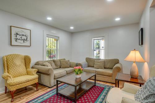 Outdoor Oasis with Sauna and Pool Home about 3 Mi to Dtwn in Louisville, USA