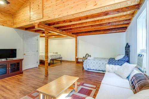Outdoor Oasis with Sauna and Pool Home about 3 Mi to Dtwn in Louisville, USA