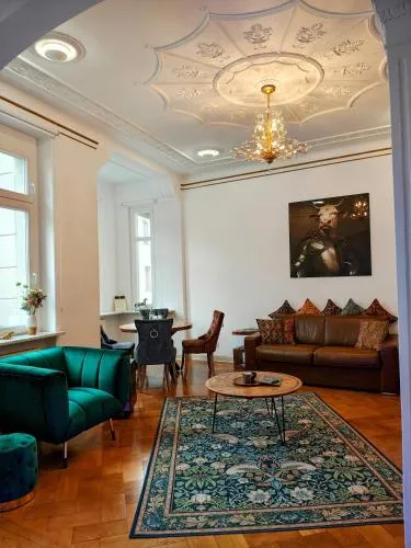 Exklusive Ferienwohnung Agnes in zentraler Bestlage von Zeitz! Vollausgestattet, freie Parkplätze, Magenta-TV, Highspeed WLAN, Fahrstuhl in Zeitz, Deutschland