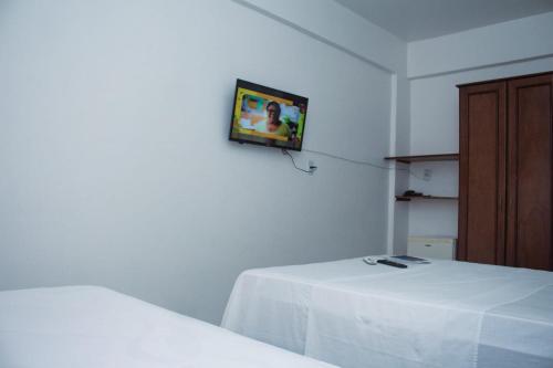 2 twin beds