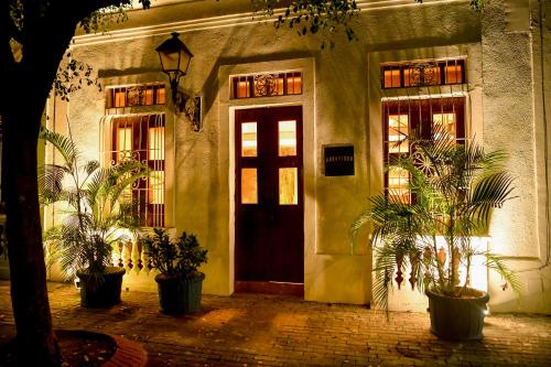 . Honky Tonk Colonial