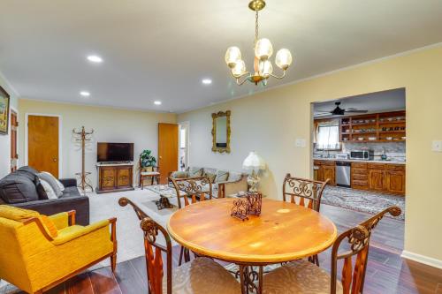 Yard & Patio! Quiet Home, 2 Mi to Dtwn Natchez