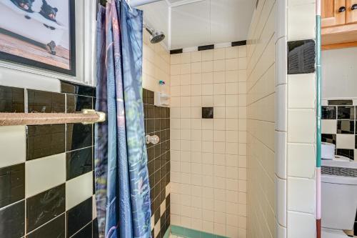 7 Mi to Mammoth Cave Natl Park Cozy Apartment! in Cave City, USA