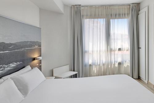 Standard Queen Room image 4