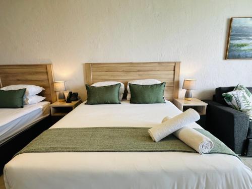 Breakers Resort Apartments Room Type - Queen Studio