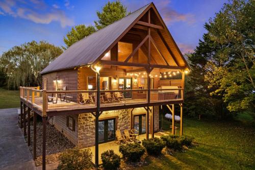 Relax by the River Lodge in Sevierville, USA