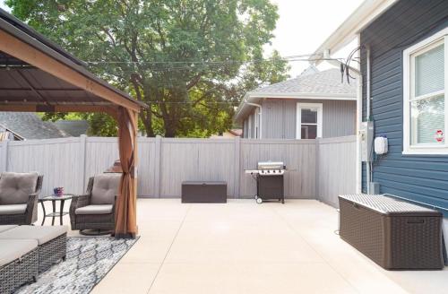 Perfect for Traveling Medical Professionals Rockford, IL Furnished Rental in Rockford, USA