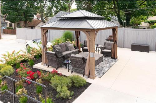 Perfect for Traveling Medical Professionals Rockford, IL Furnished Rental in Rockford, USA