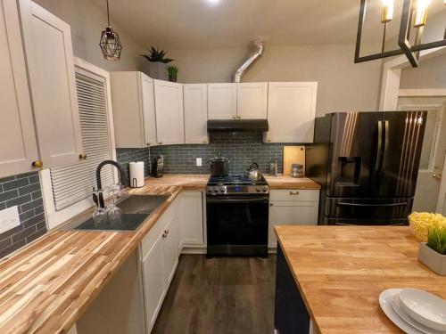 Luxury Listing - 92 Walkable Score Downtown Kzoo in Vine