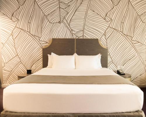 L Hotel - image 6